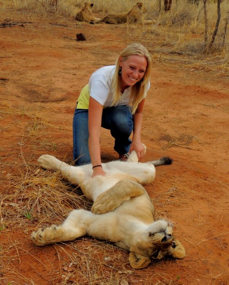 Belly rubs for the kitty! eee!