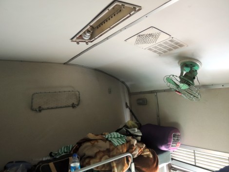 The fan is there as a cruel joke. It doesn't work.