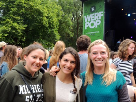 Chantelle, Cécile and me in front of the main stage
