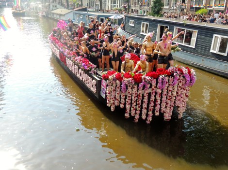 One of the most impressively decorated floats. All real flowers